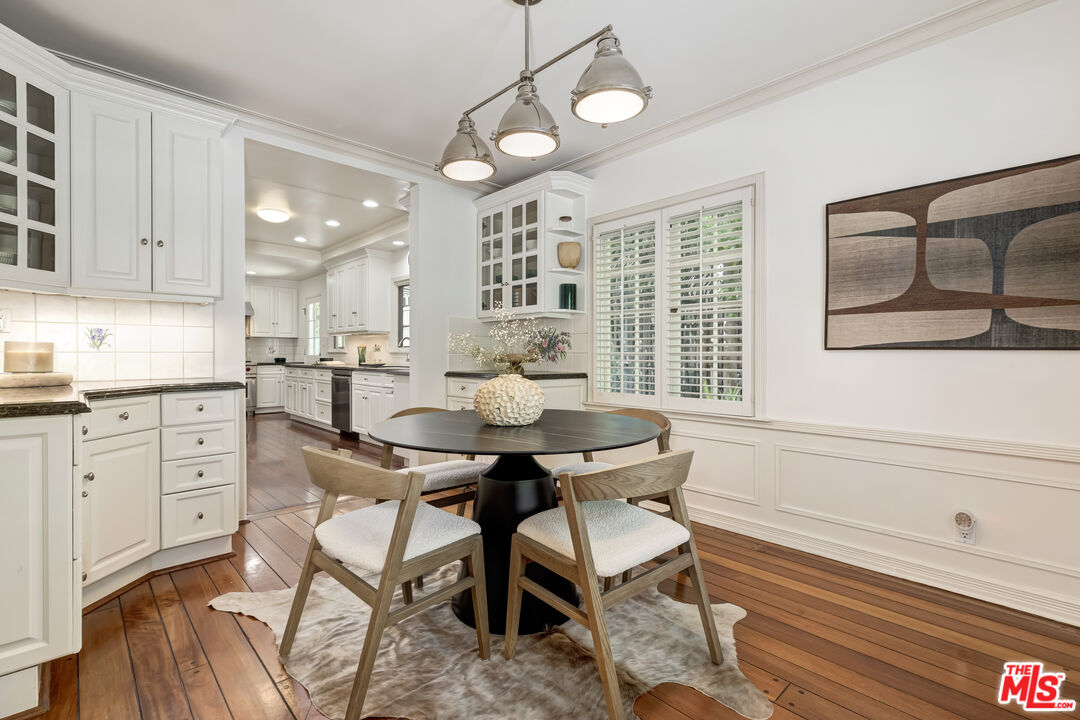 2147 Coldwater Canyon Dr