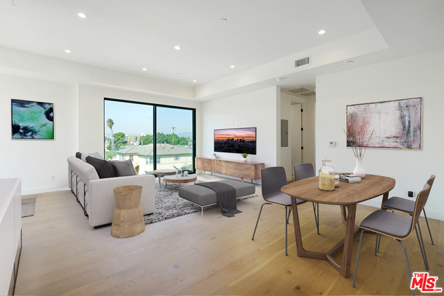1426 S Hayworth Ave Unit: 301