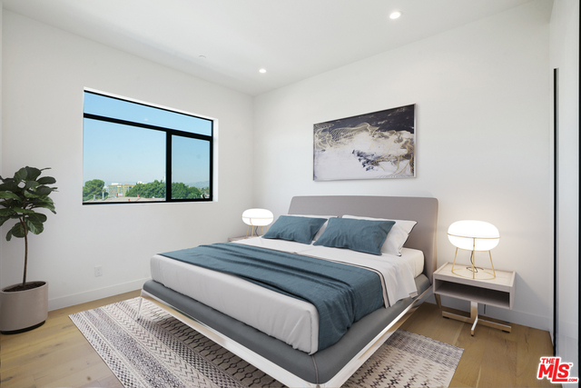 1426 S Hayworth Ave Unit: 301