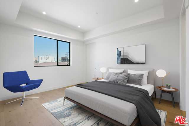 1426 S Hayworth Ave Unit: 301