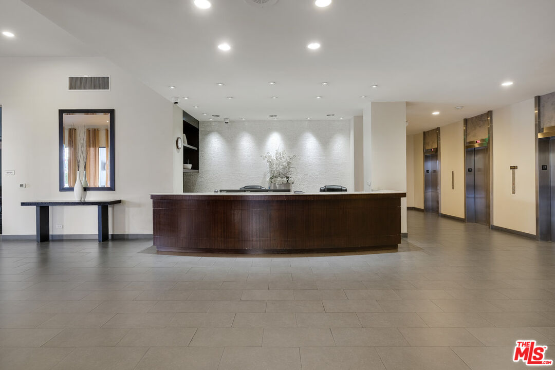 10501 Wilshire Blvd Unit: 1106