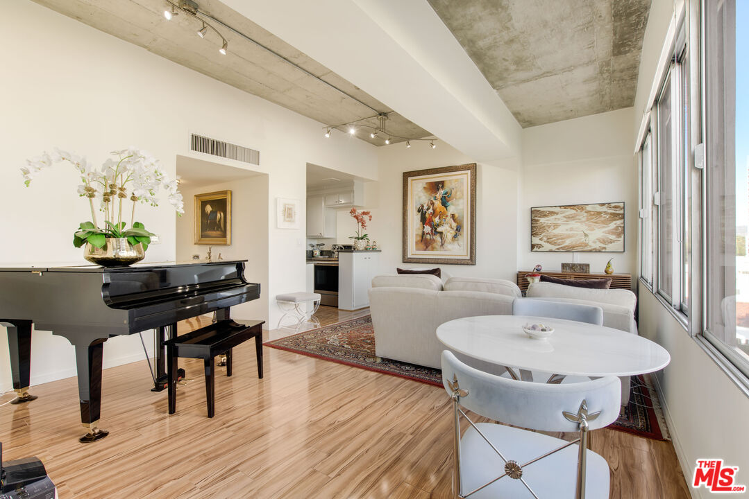 10501 Wilshire Blvd Unit: 1106