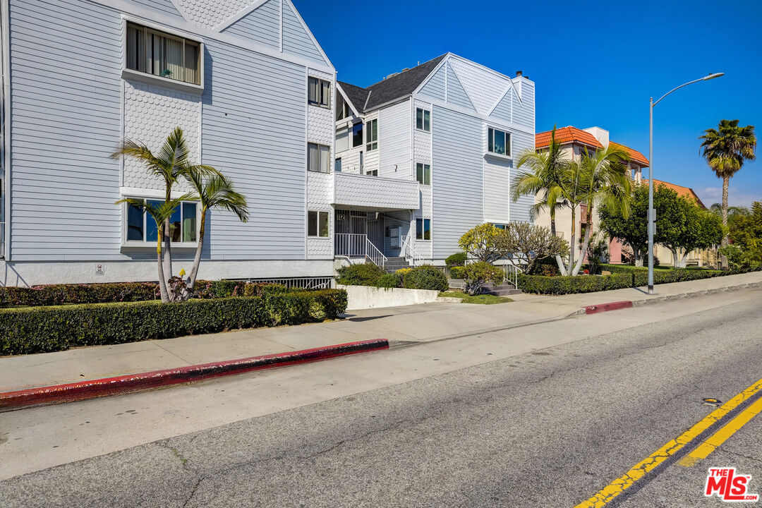 1121 E Wilson Ave Unit: 11