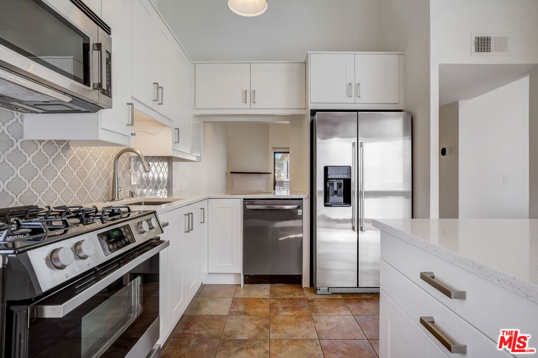 1121 E Wilson Ave Unit: 11