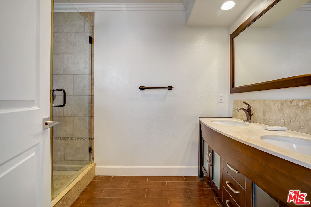 1121 E Wilson Ave Unit: 11