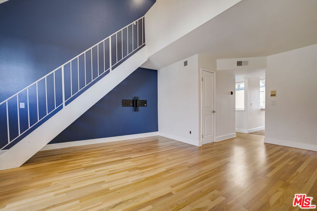 1121 E Wilson Ave Unit: 11