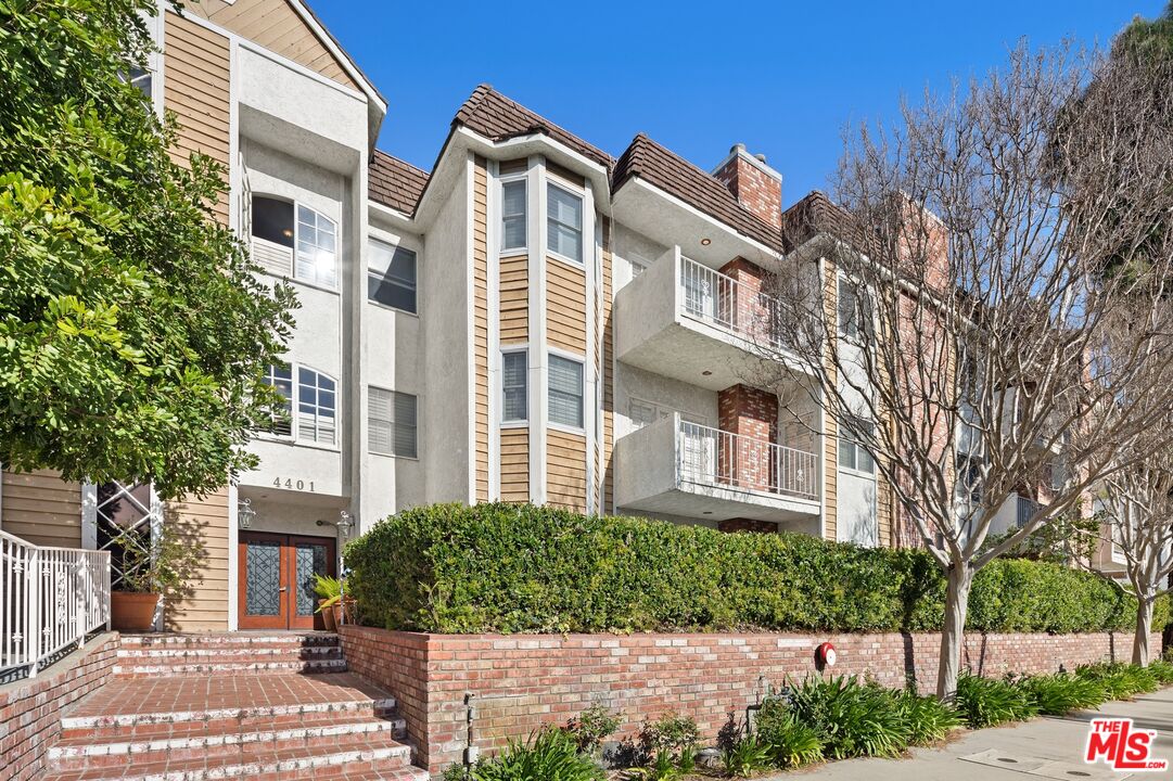 4401 Moorpark Way Unit: #105