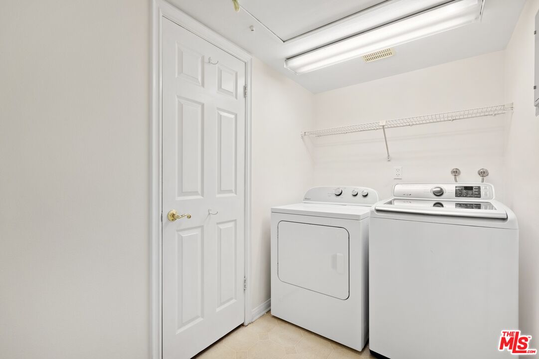 4401 Moorpark Way Unit: #105