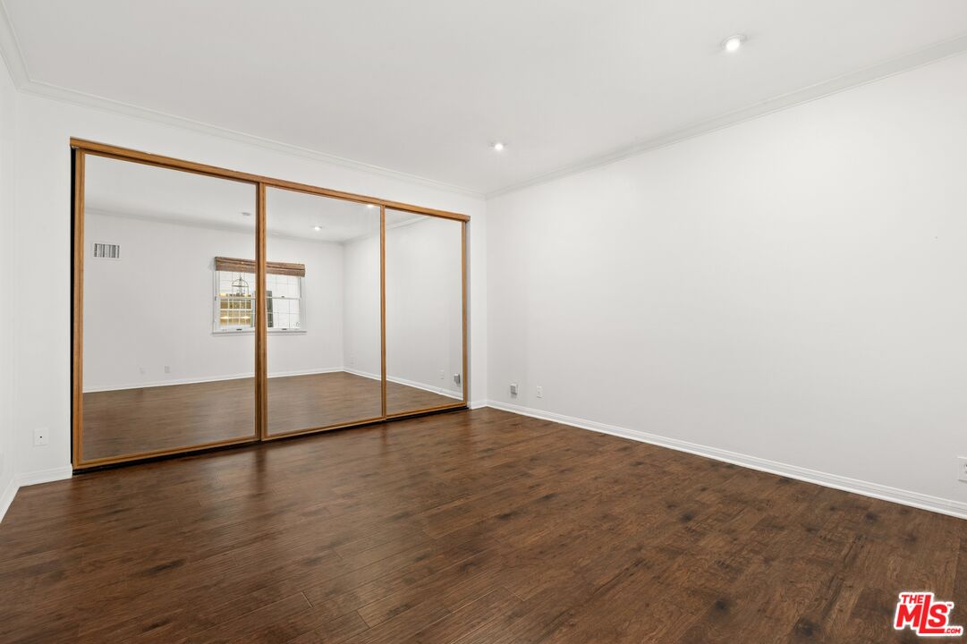 4401 Moorpark Way Unit: #105