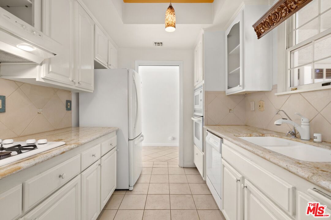 4401 Moorpark Way Unit: #105