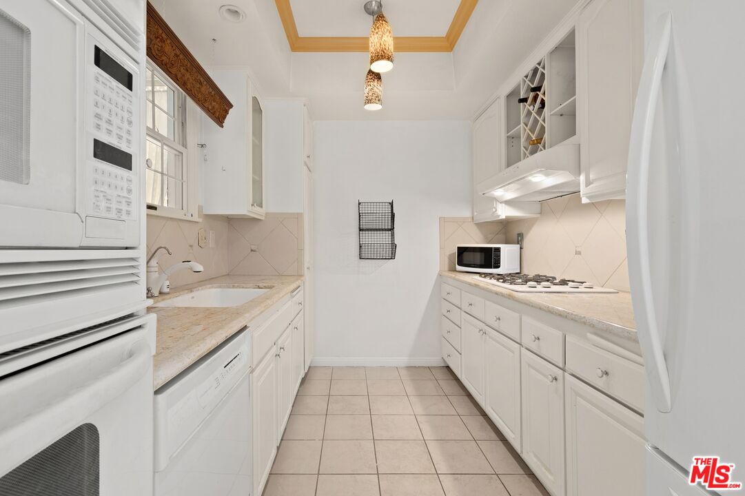 4401 Moorpark Way Unit: #105