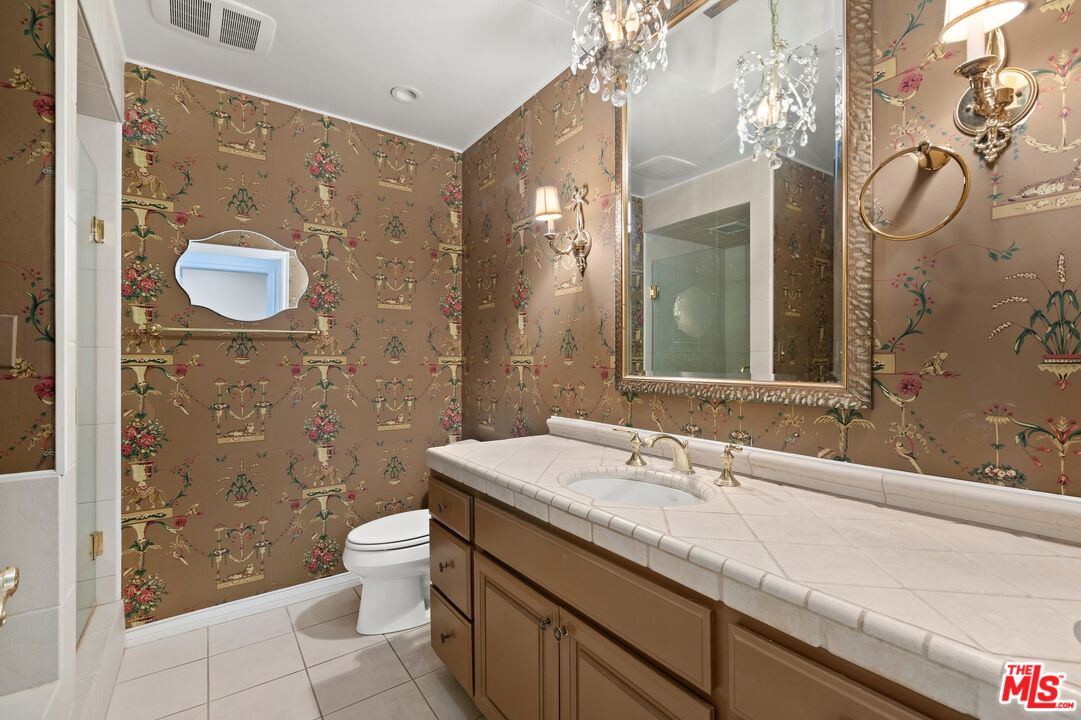 4401 Moorpark Way Unit: #105