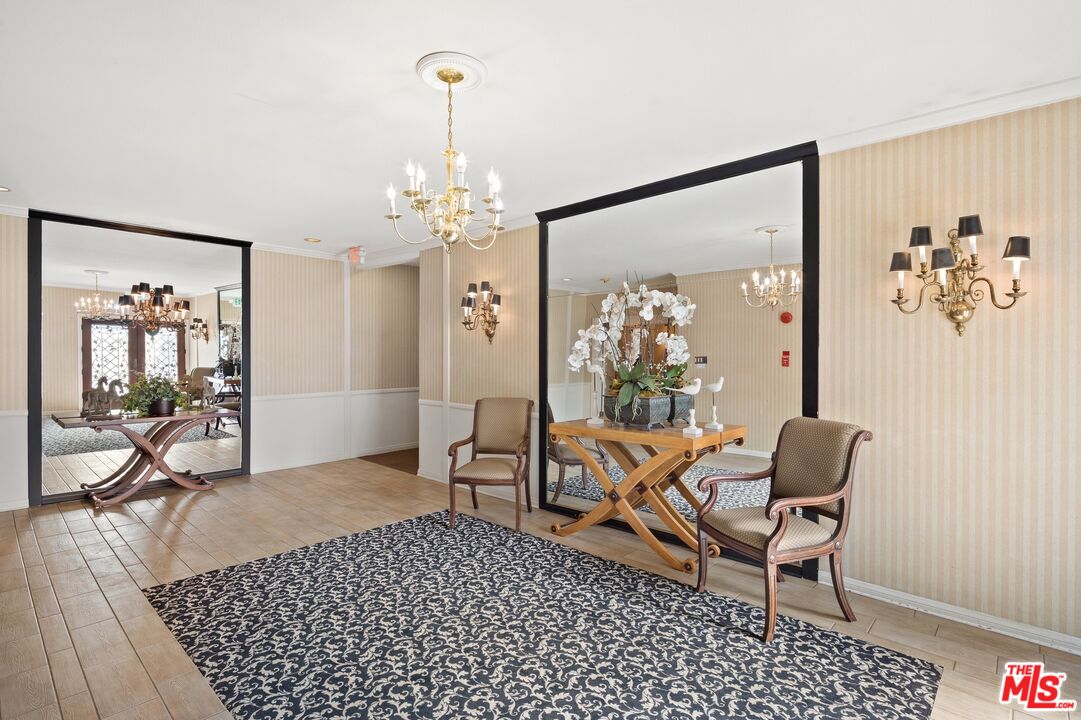 4401 Moorpark Way Unit: #105