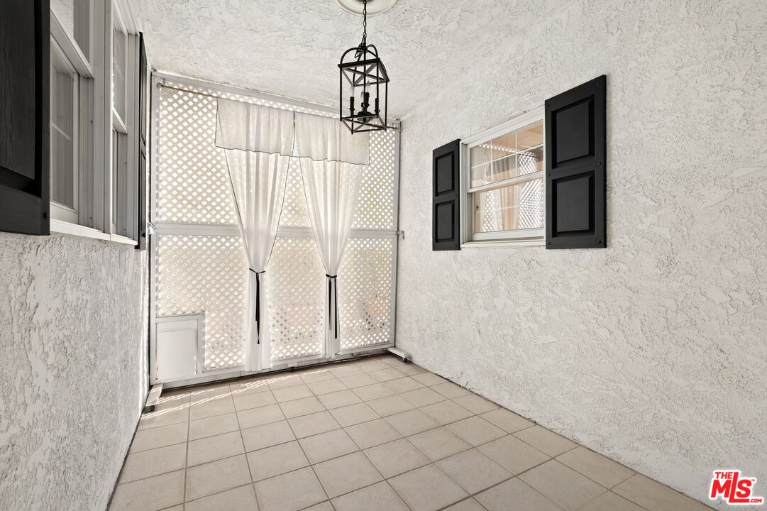 4401 Moorpark Way Unit: #105