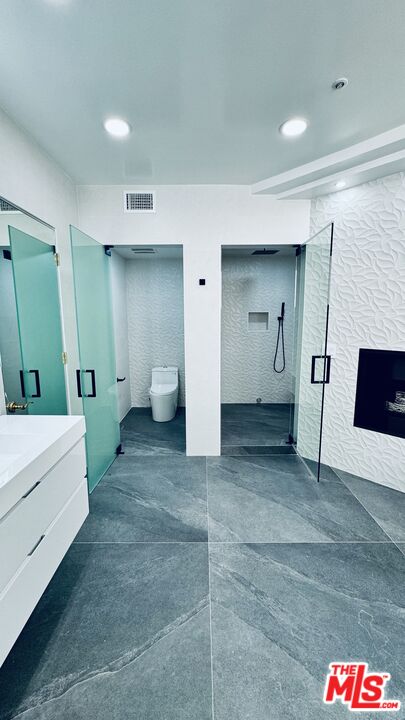 342 N PALM DR Unit: 301
