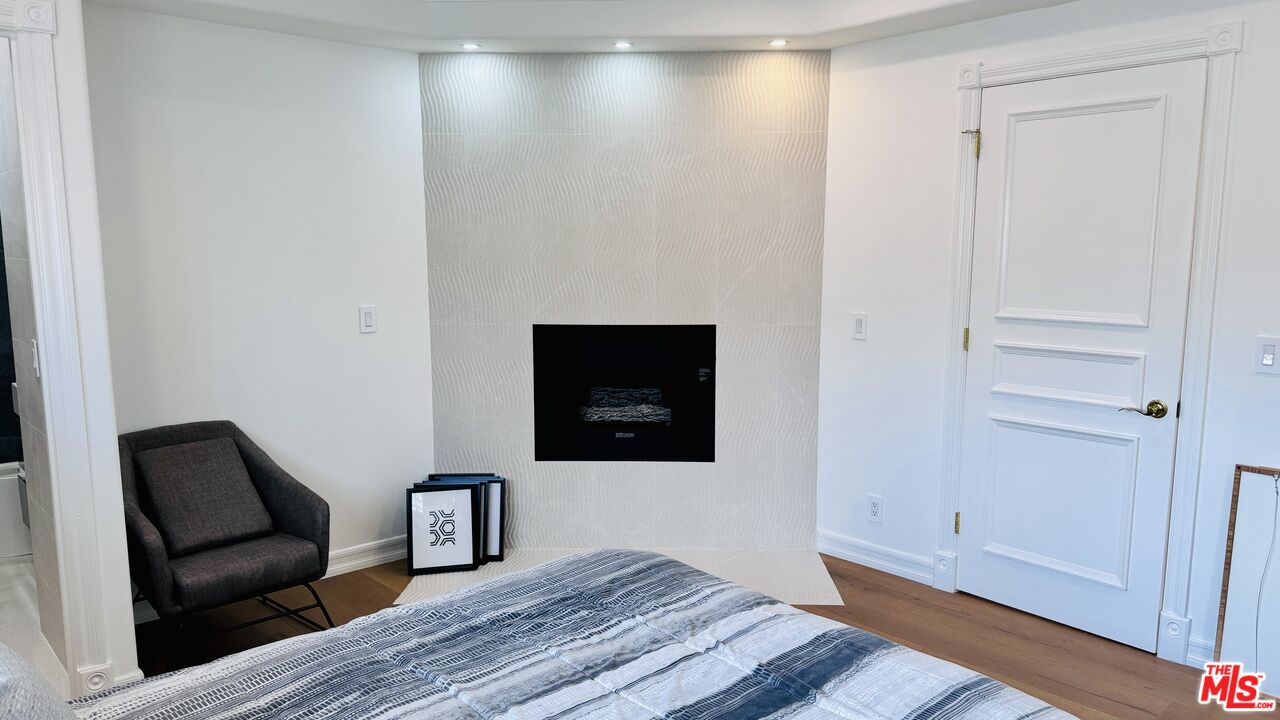 342 N PALM DR Unit: 301