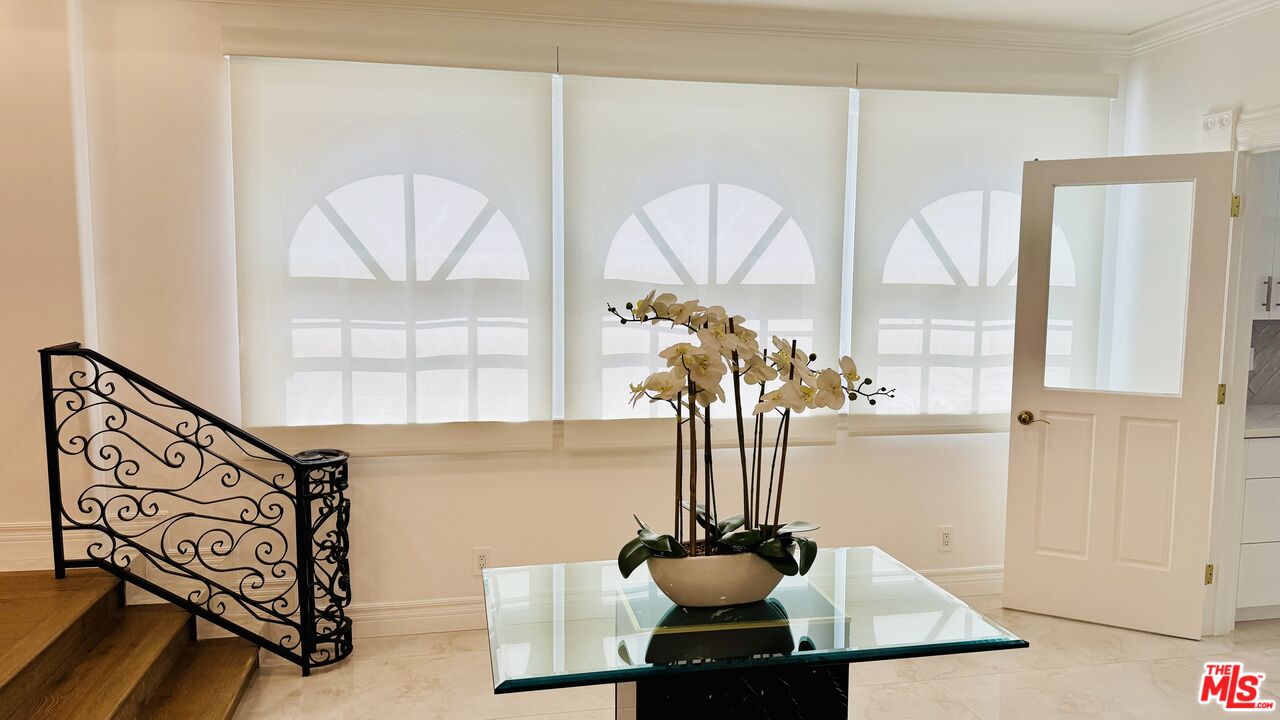 342 N PALM DR Unit: 301