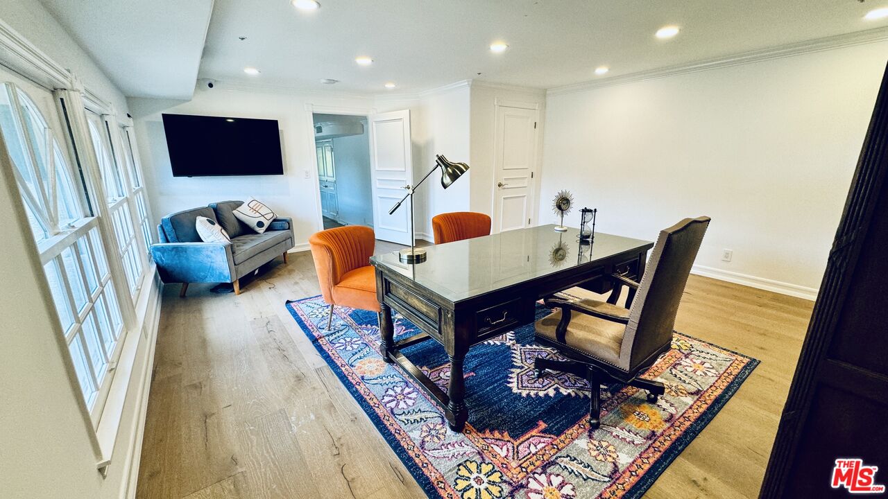 342 N PALM DR Unit: 301