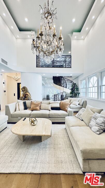 342 N PALM DR Unit: 301