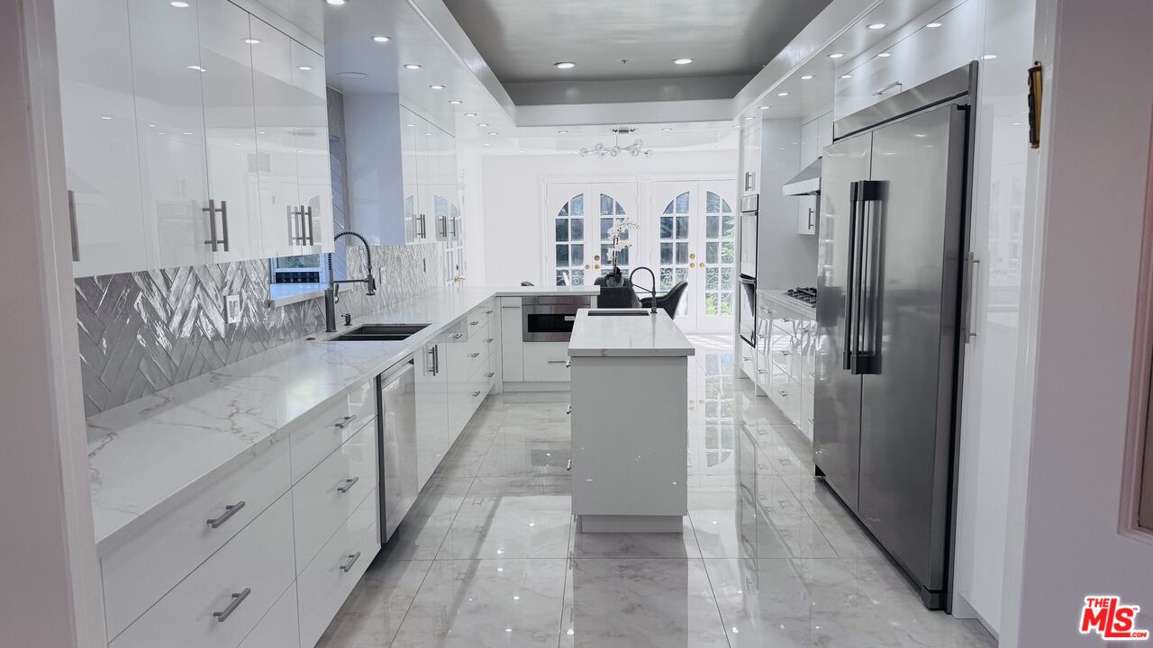 342 N PALM DR Unit: 301