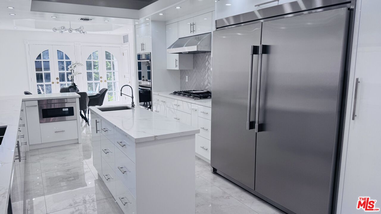 342 N PALM DR Unit: 301