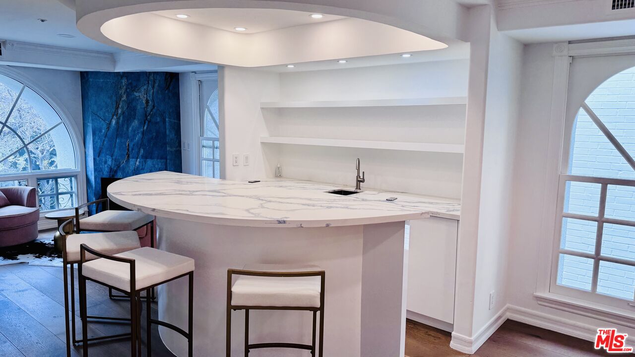 342 N PALM DR Unit: 301