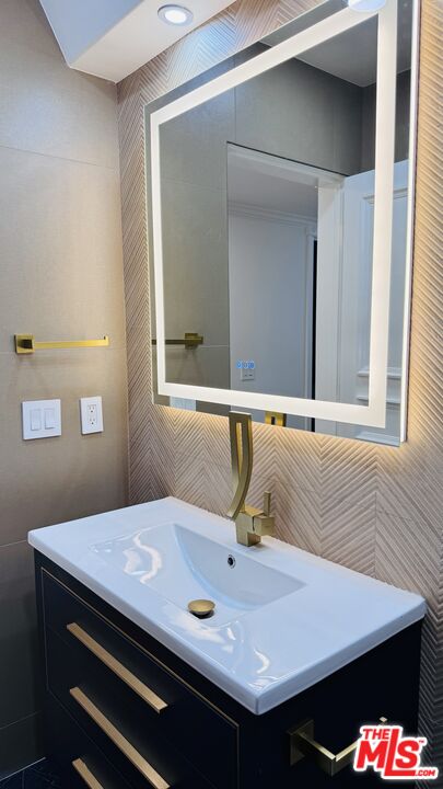 342 N PALM DR Unit: 301