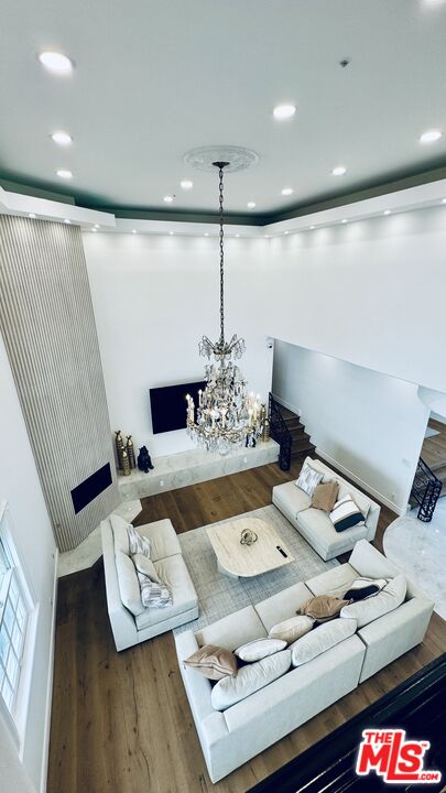 342 N PALM DR Unit: 301