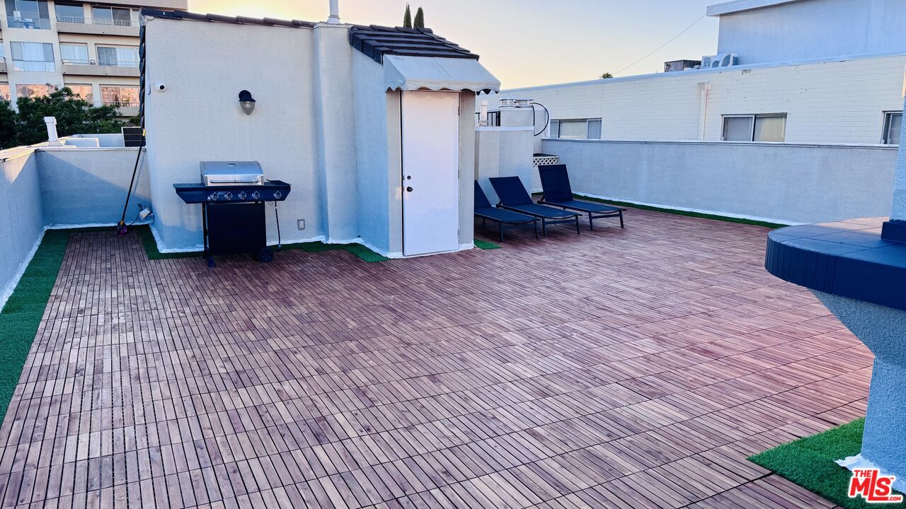 342 N PALM DR Unit: 301