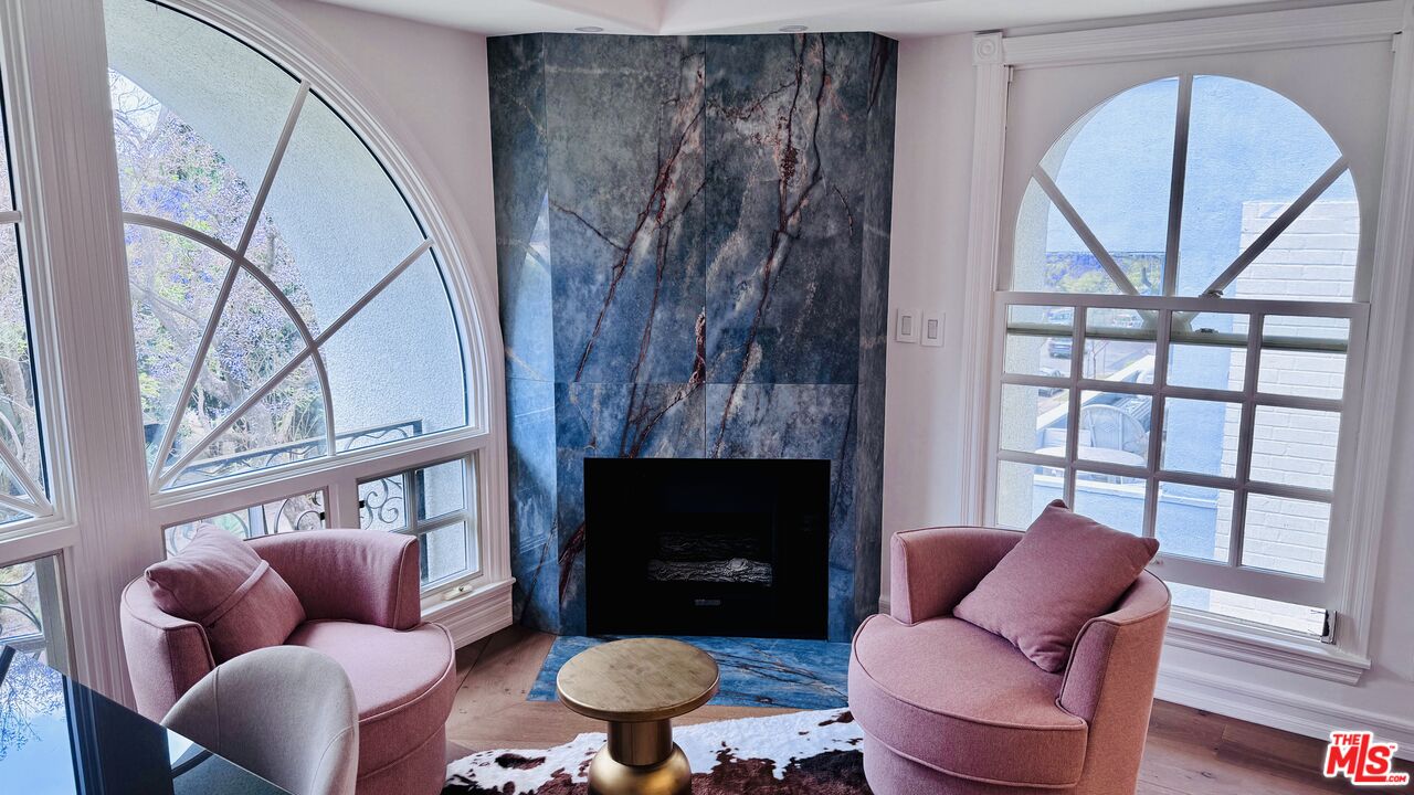342 N PALM DR Unit: 301