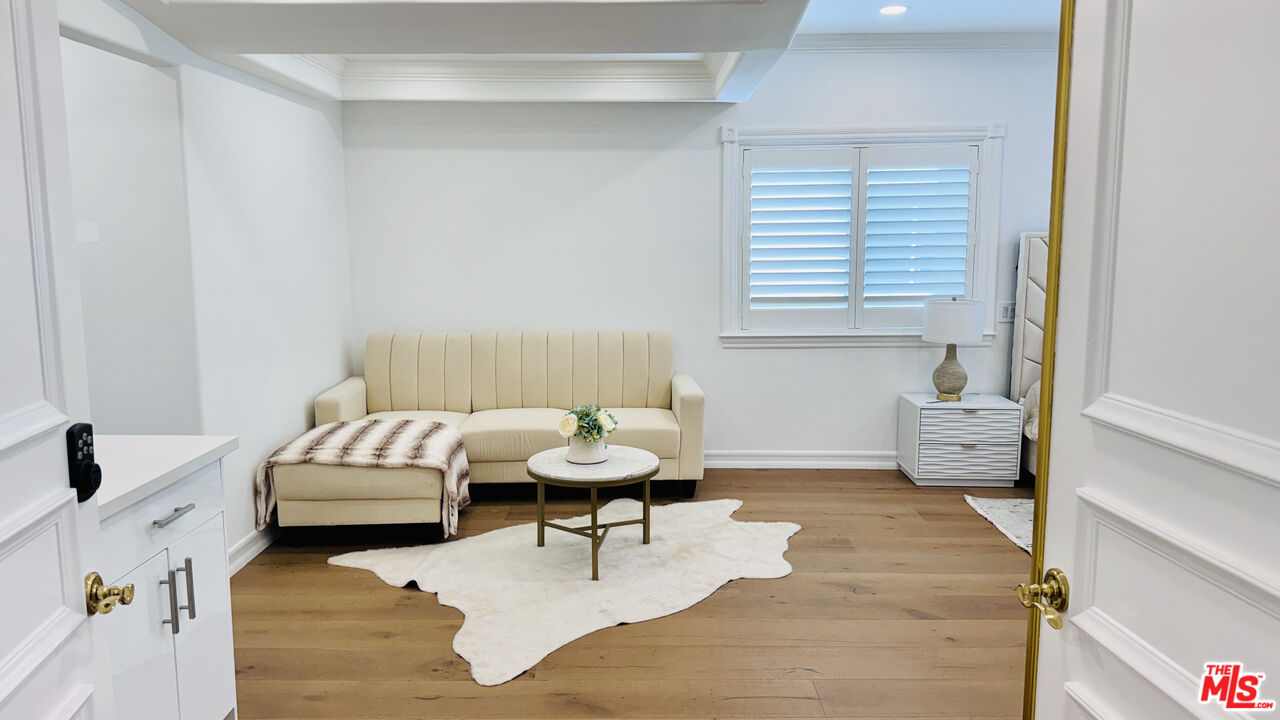 342 N PALM DR Unit: 301