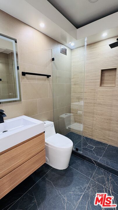 342 N PALM DR Unit: 301