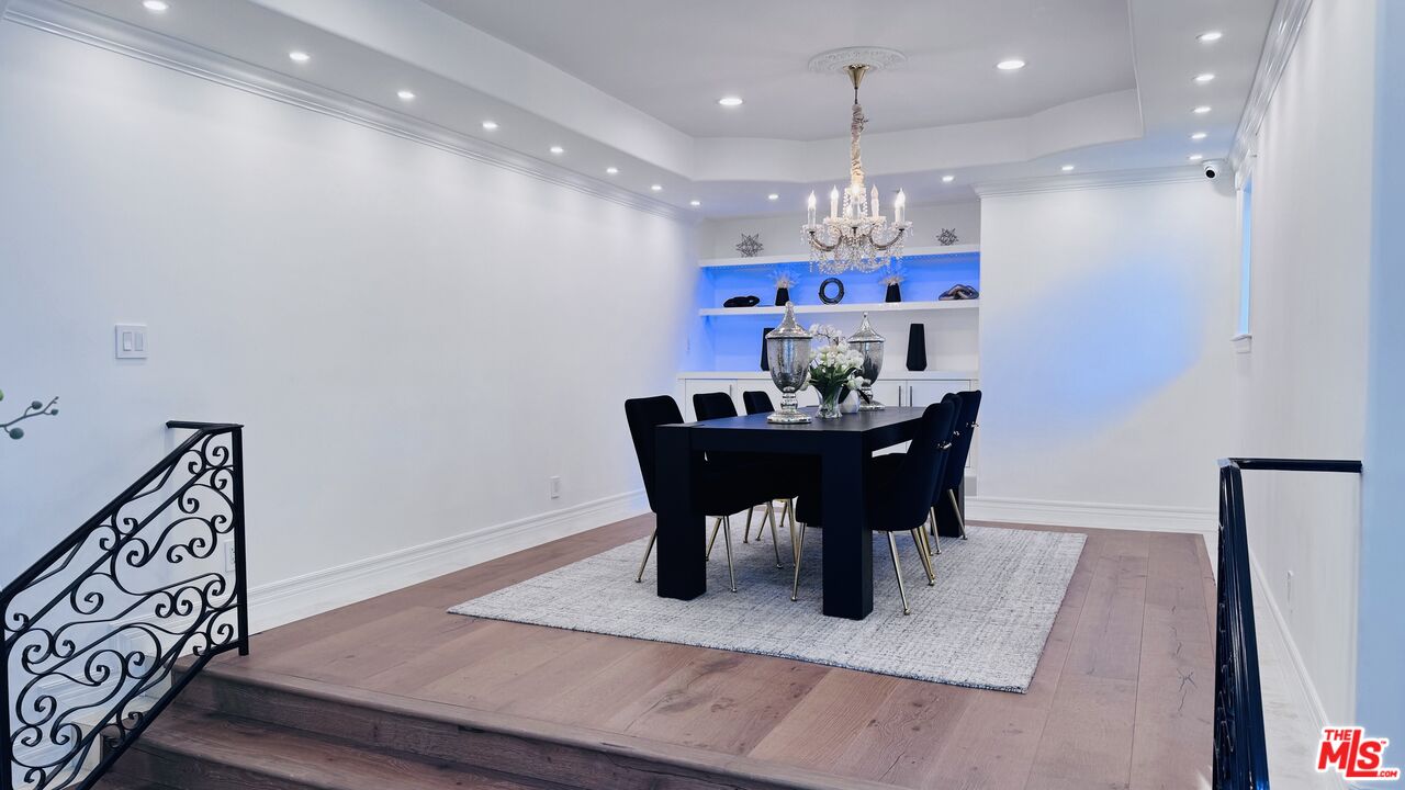 342 N PALM DR Unit: 301