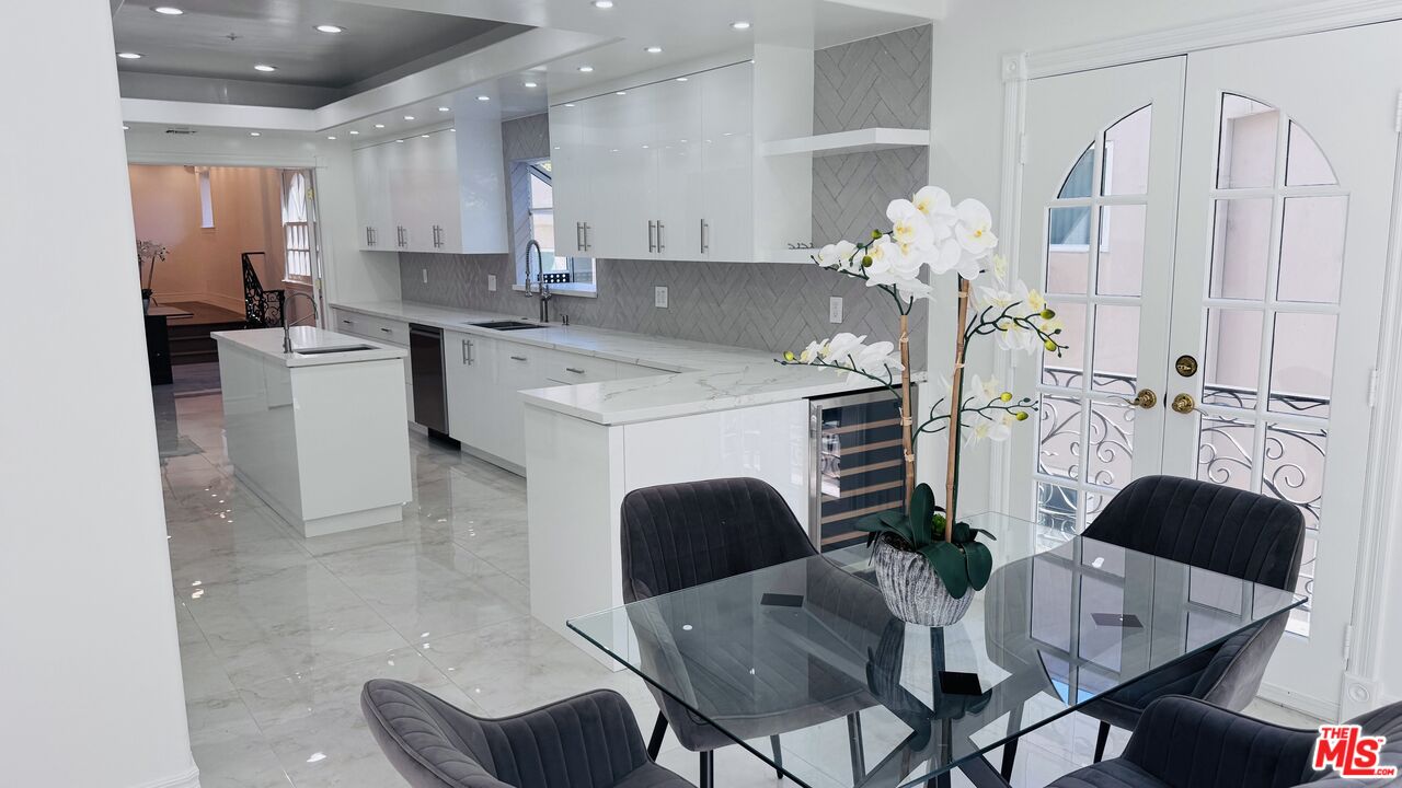 342 N PALM DR Unit: 301