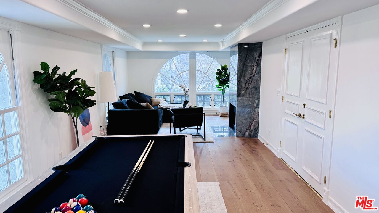 342 N PALM DR Unit: 301