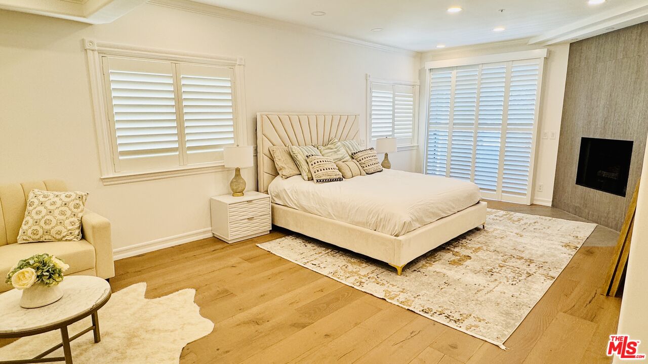 342 N PALM DR Unit: 301