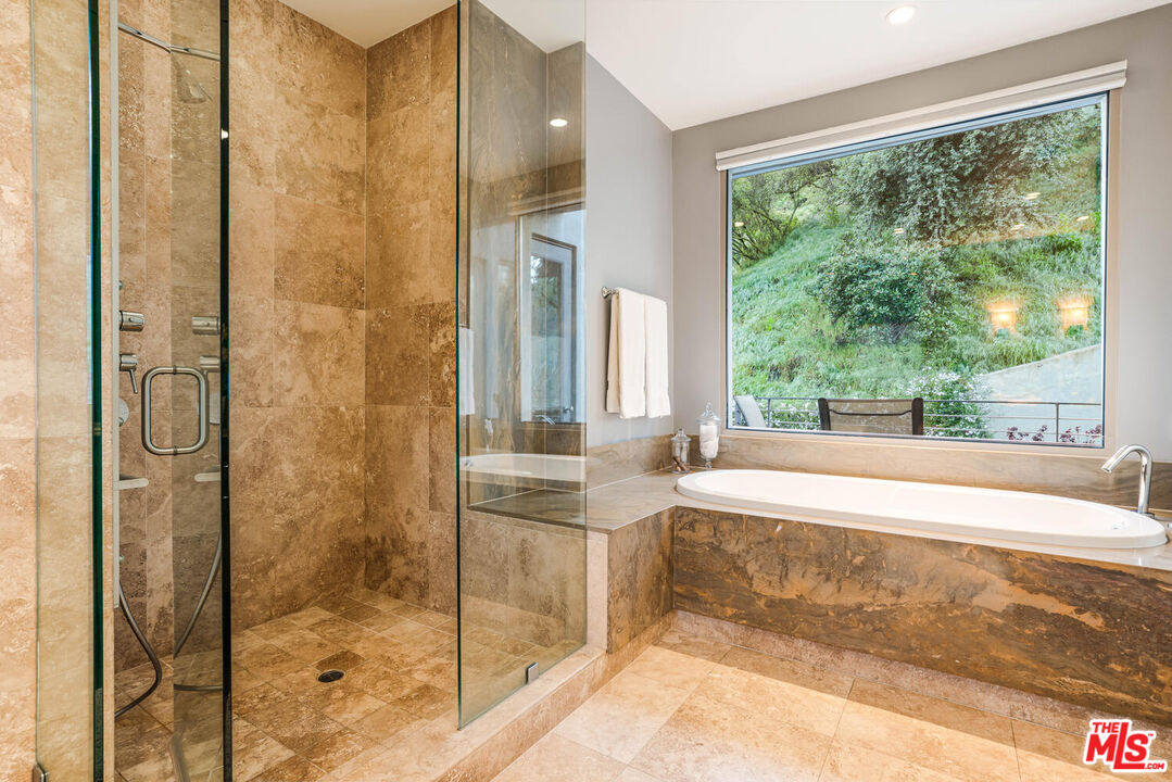 3625 Mandeville Canyon Rd