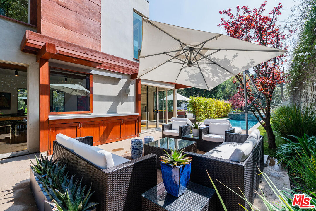 3625 Mandeville Canyon Rd