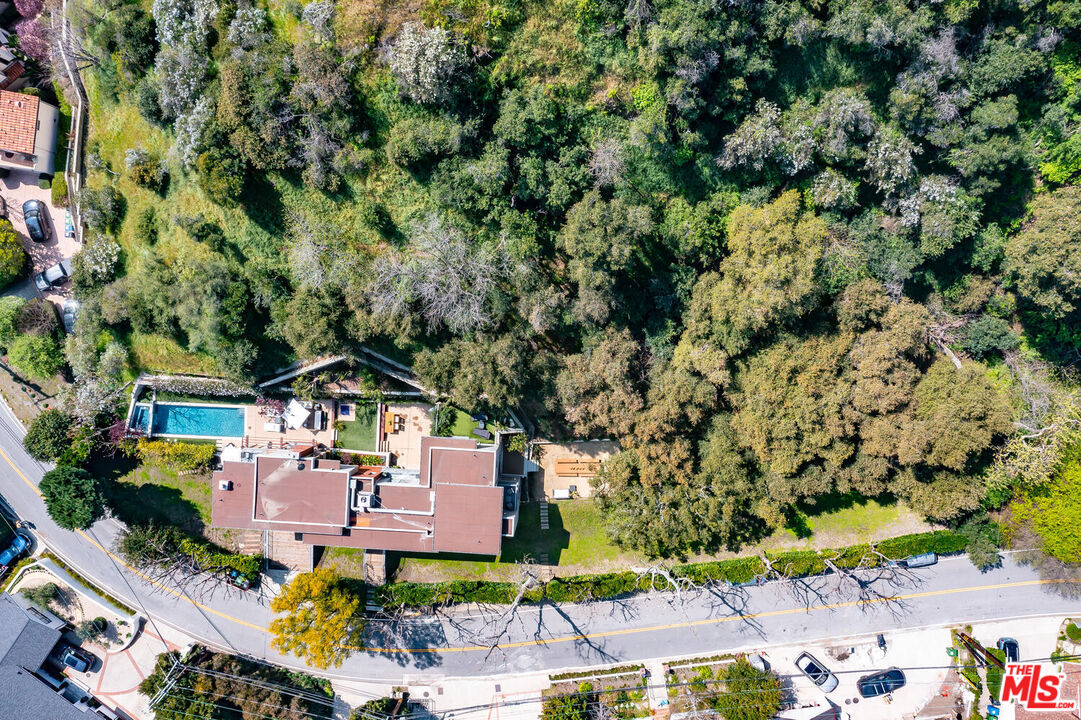 3625 Mandeville Canyon Rd