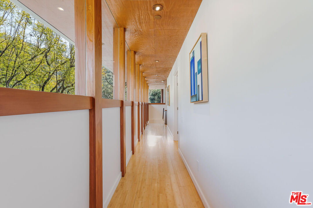 3625 Mandeville Canyon Rd