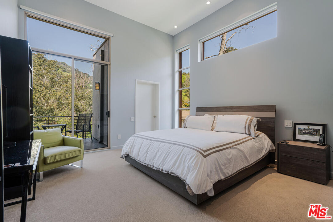 3625 Mandeville Canyon Rd