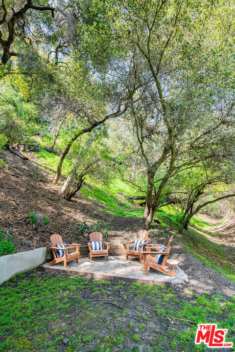 3625 Mandeville Canyon Rd