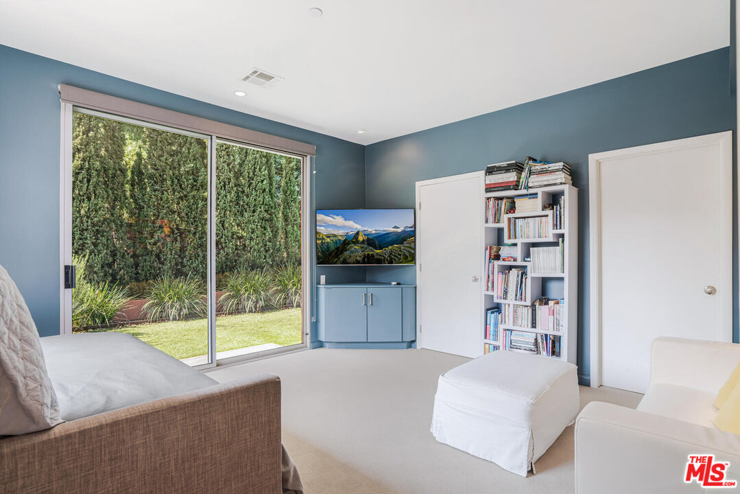 3625 Mandeville Canyon Rd