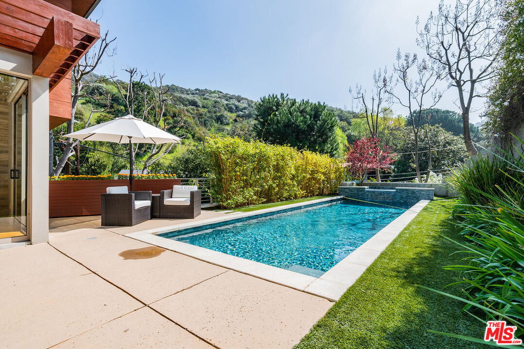 3625 Mandeville Canyon Rd