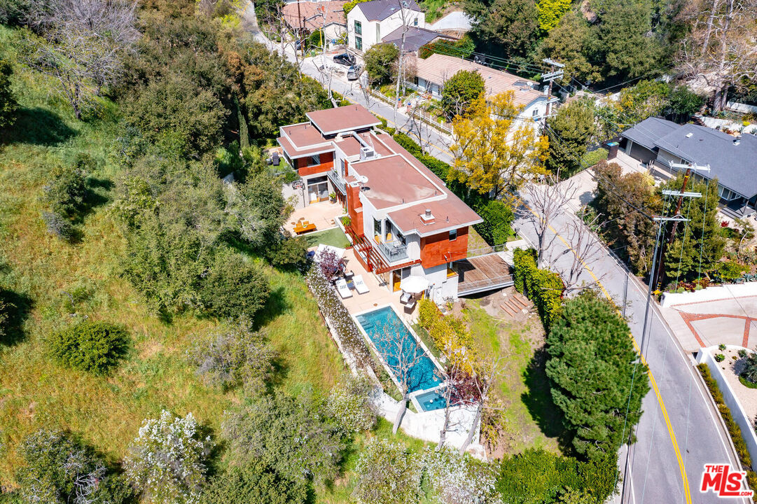 3625 Mandeville Canyon Rd