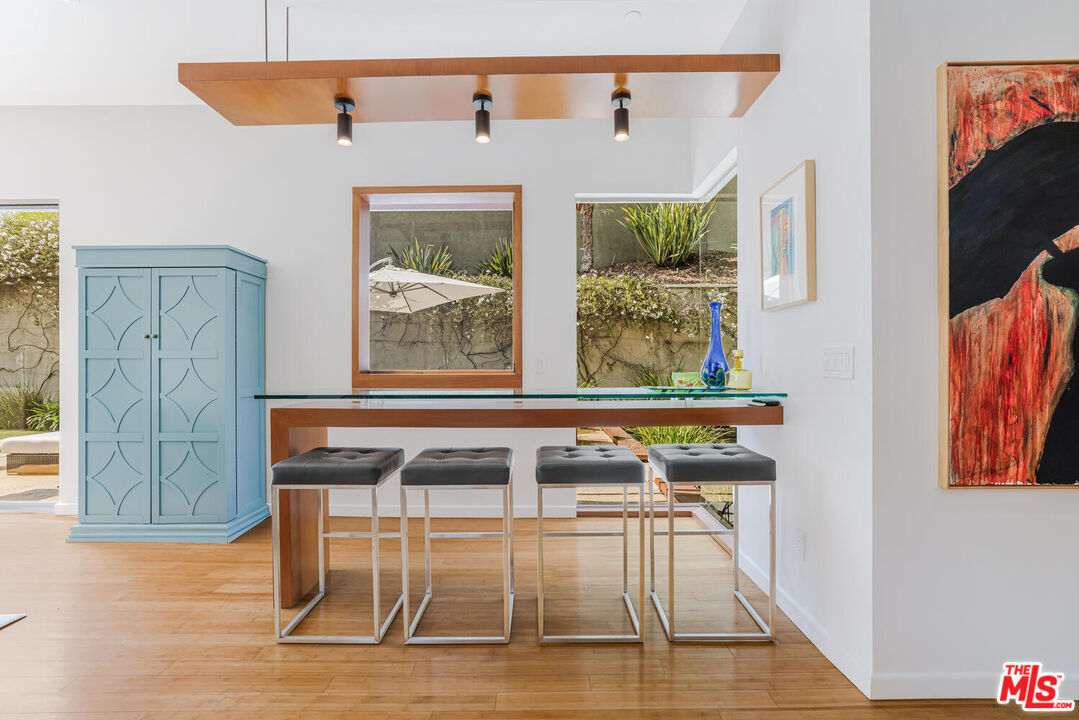 3625 Mandeville Canyon Rd