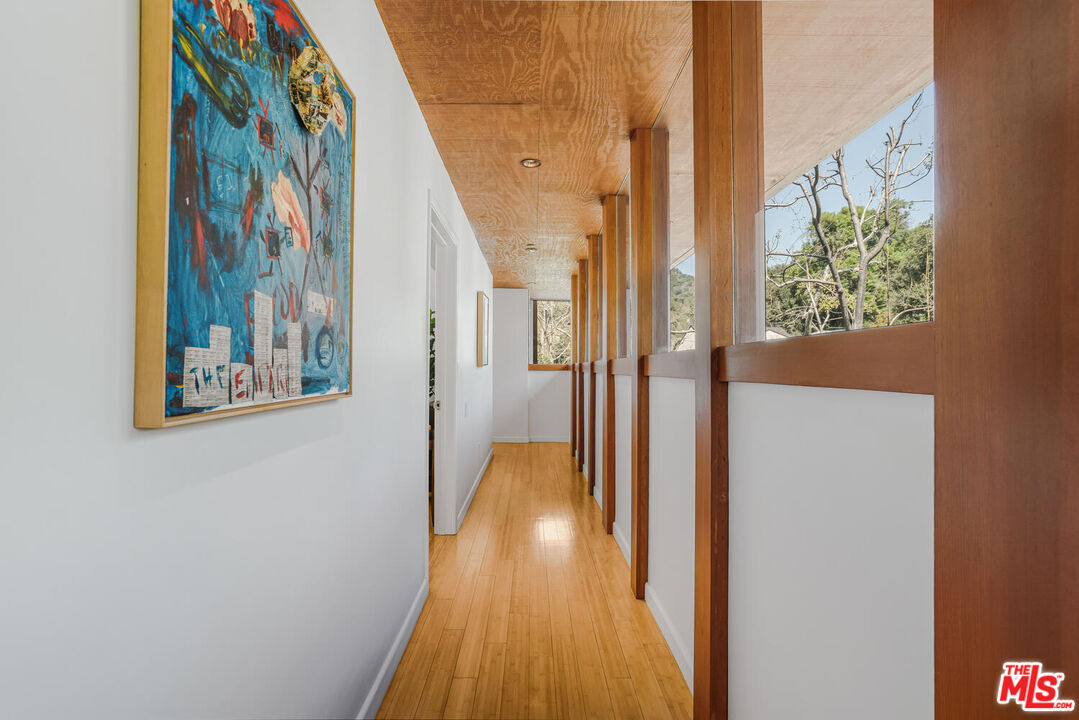 3625 Mandeville Canyon Rd