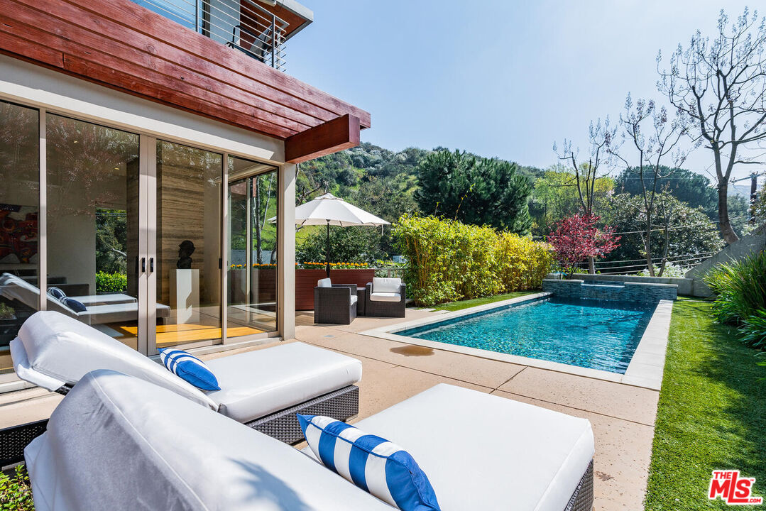 3625 Mandeville Canyon Rd