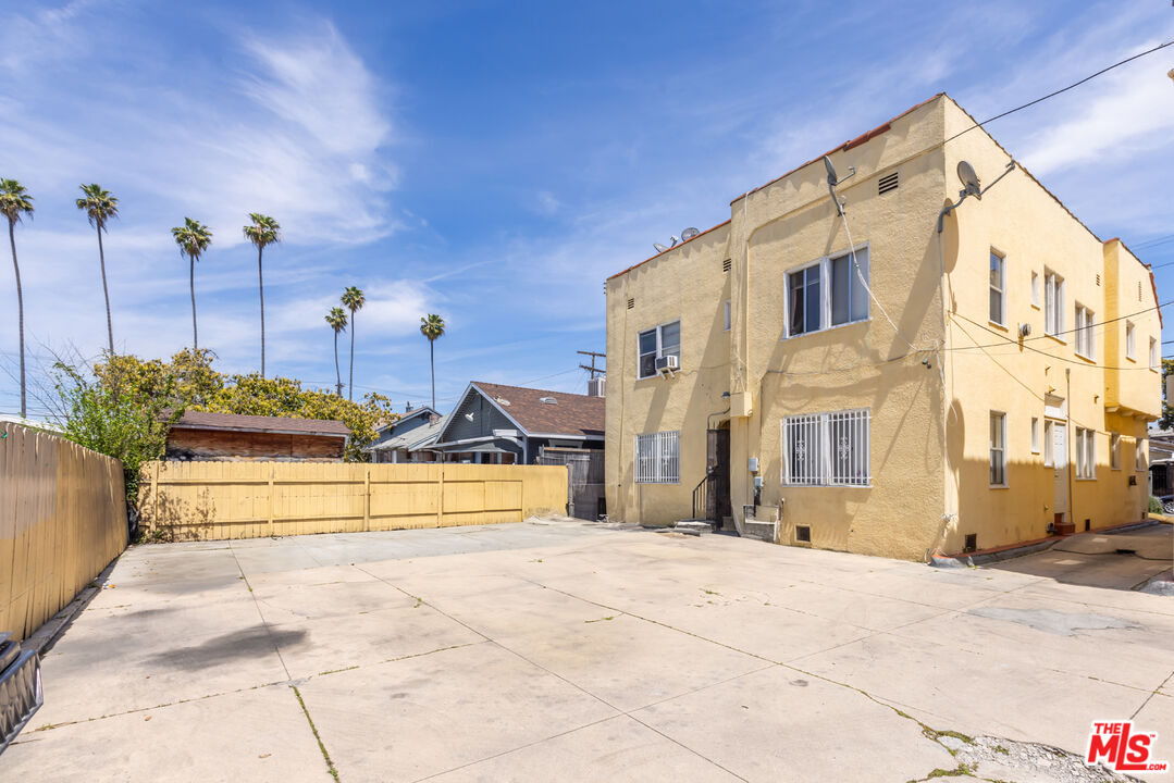 3915 Walton Ave