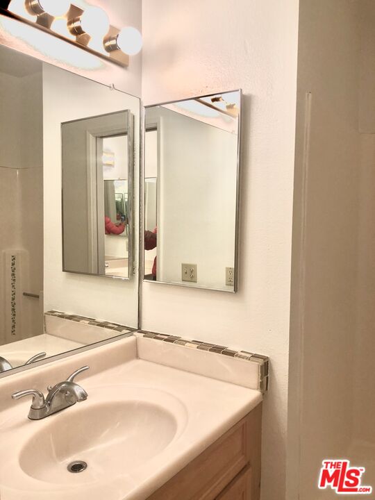 155 S Wilmington Ave Unit: F